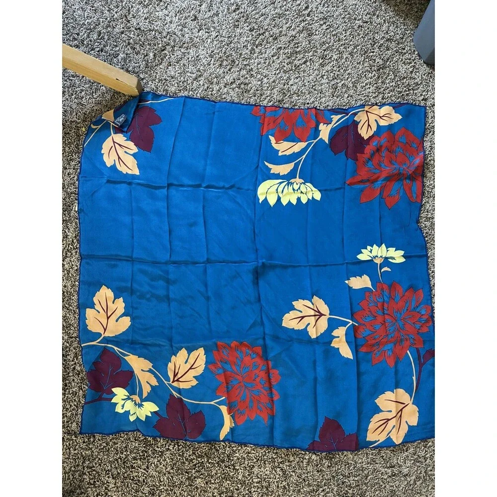 100% Silk Vintage Casca For Magid Scarf One Size Blue Floral 34x34 Square Print